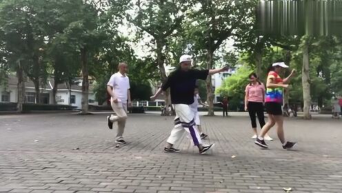 最新潮鬼步，引领舞动时尚风潮的先锋
