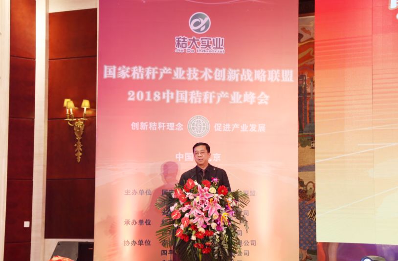 管轶最新报道，揭秘行业新动态与个人成长历程独家专访