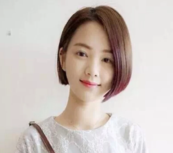 女性最新短发发型流行趋势，展现时尚魅力与个性风采
