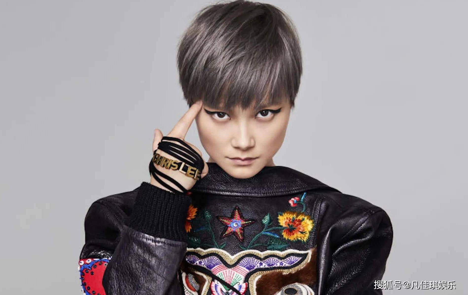 李宇春，音乐、时尚与公益的跨界之星闪耀舞台
