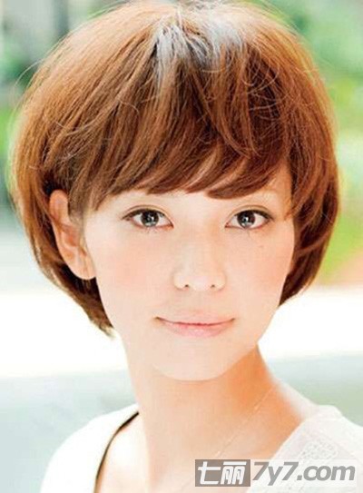 最新女款短发发型图片，时尚潮流的多样展现