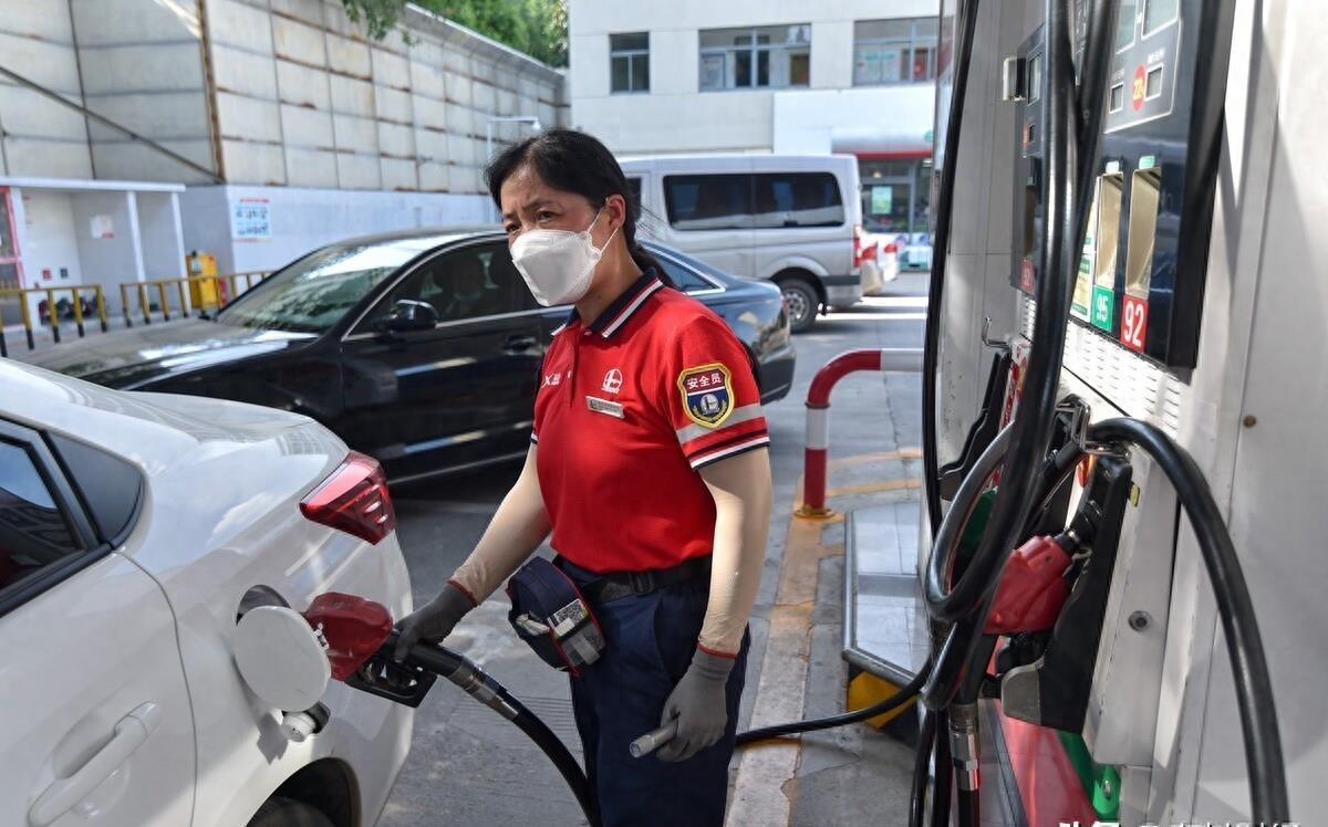 国际油价今日最新消息,深入应用数据执行_储蓄版81.79.28
