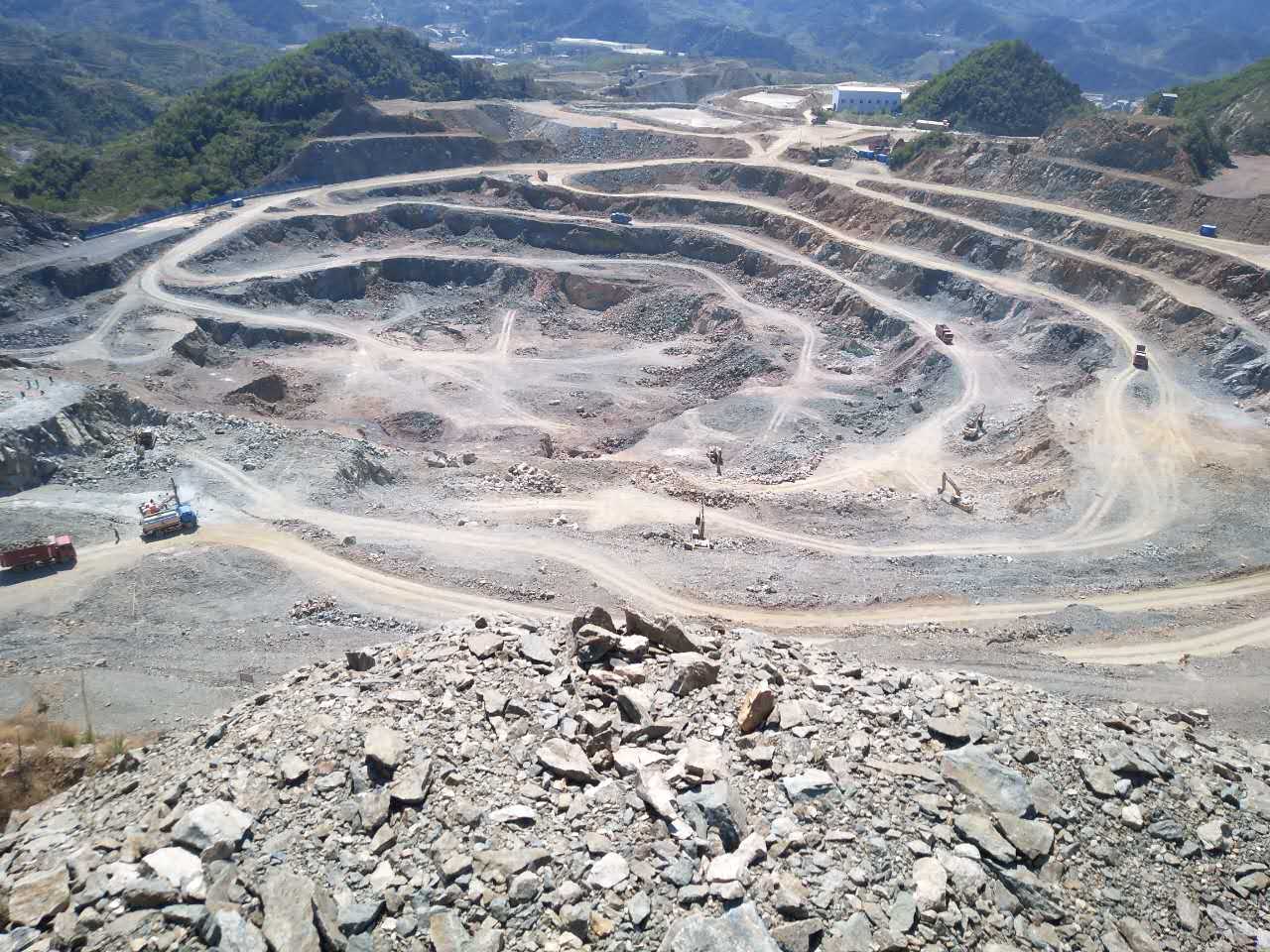 尖山铁矿最新消息,深入解析应用数据_复刻款75.84.42