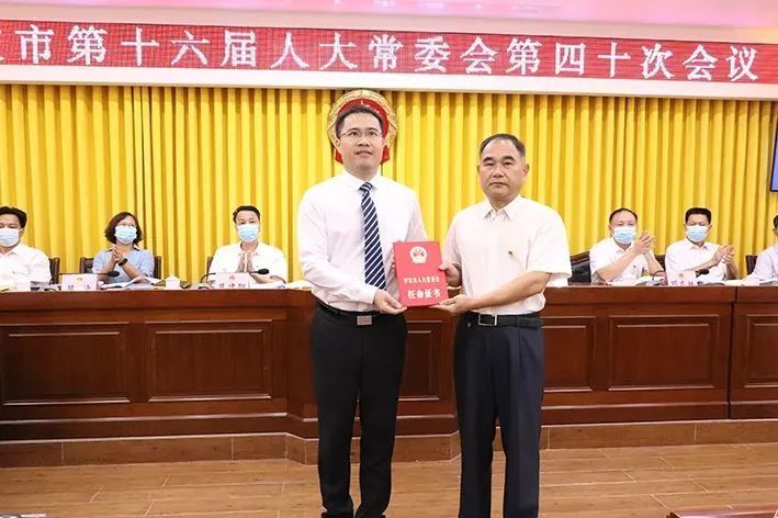 广东卢文辉最新任免,深度应用数据解析_免费版89.49.15
